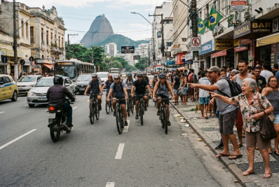 Motocicletas e bicicletas viram o terror dos pedestres