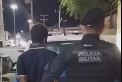 Homem é detido por furtar caixa de correio de banco em Cabo Frio