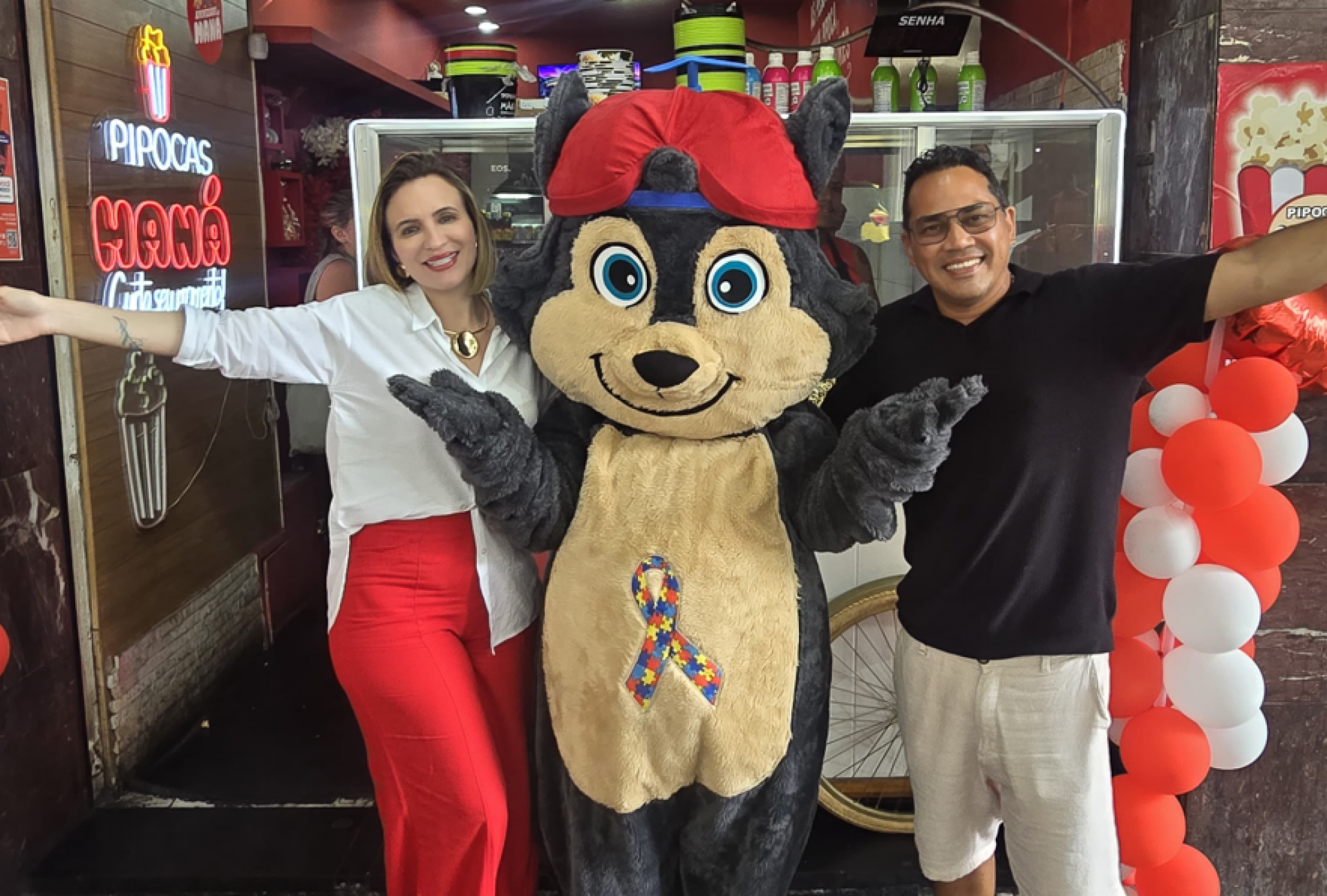 Monique Coelho e Adenilson Santos, fundadores do Pipocas Man&aacute; - Arquivo pessoal