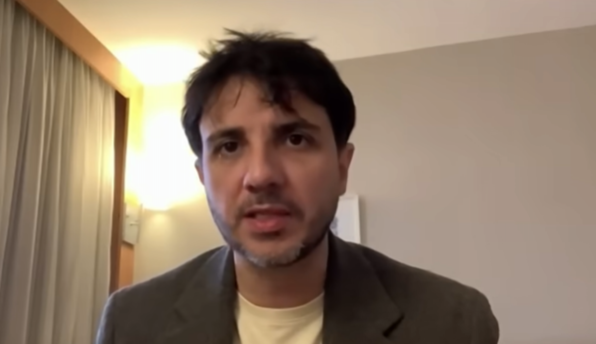 Renan Santos informou ao TSE 16 perfis para propaganda eleitoral 12 dias ap&oacute;s registrar candidatura