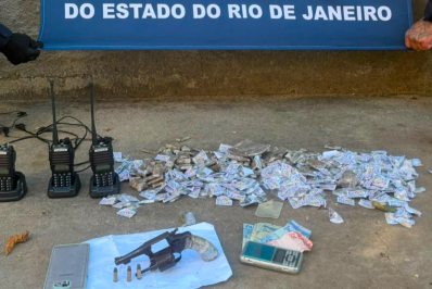 Suspeito é preso com arma e drogas durante patrulhamento em comunidade de Niterói