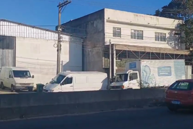 Galpão na RJ-140 gera queixas de moradores em São Pedro