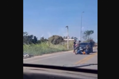 Colisão entre moto e carro é registrada na Estrada Araruama x Rio Bonito