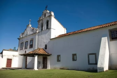 Exposição sobre história de Cabo Frio reúne desenhos no Mart