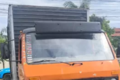 Caminhão furtado é recuperado abandonado em Búzios