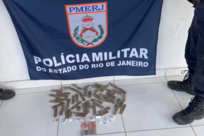 Drogas, dinheiro e balança de precisão são apreendidos em comunidade de Niterói