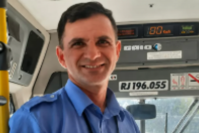 Motorista de ônibus desvia trajeto para socorrer passageiro em Iguaba