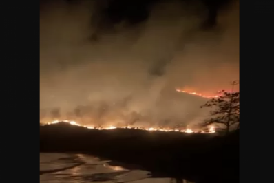 Incêndio de grandes proporções atinge Morro da Brava, em Búzios