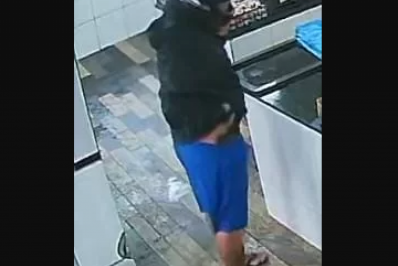 Assaltante invade e rouba hortifruti à luz do dia em Tamoios, Cabo Frio
