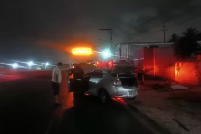 Carro capota e atinge caminhonete na RJ-140, em São Pedro da Aldeia