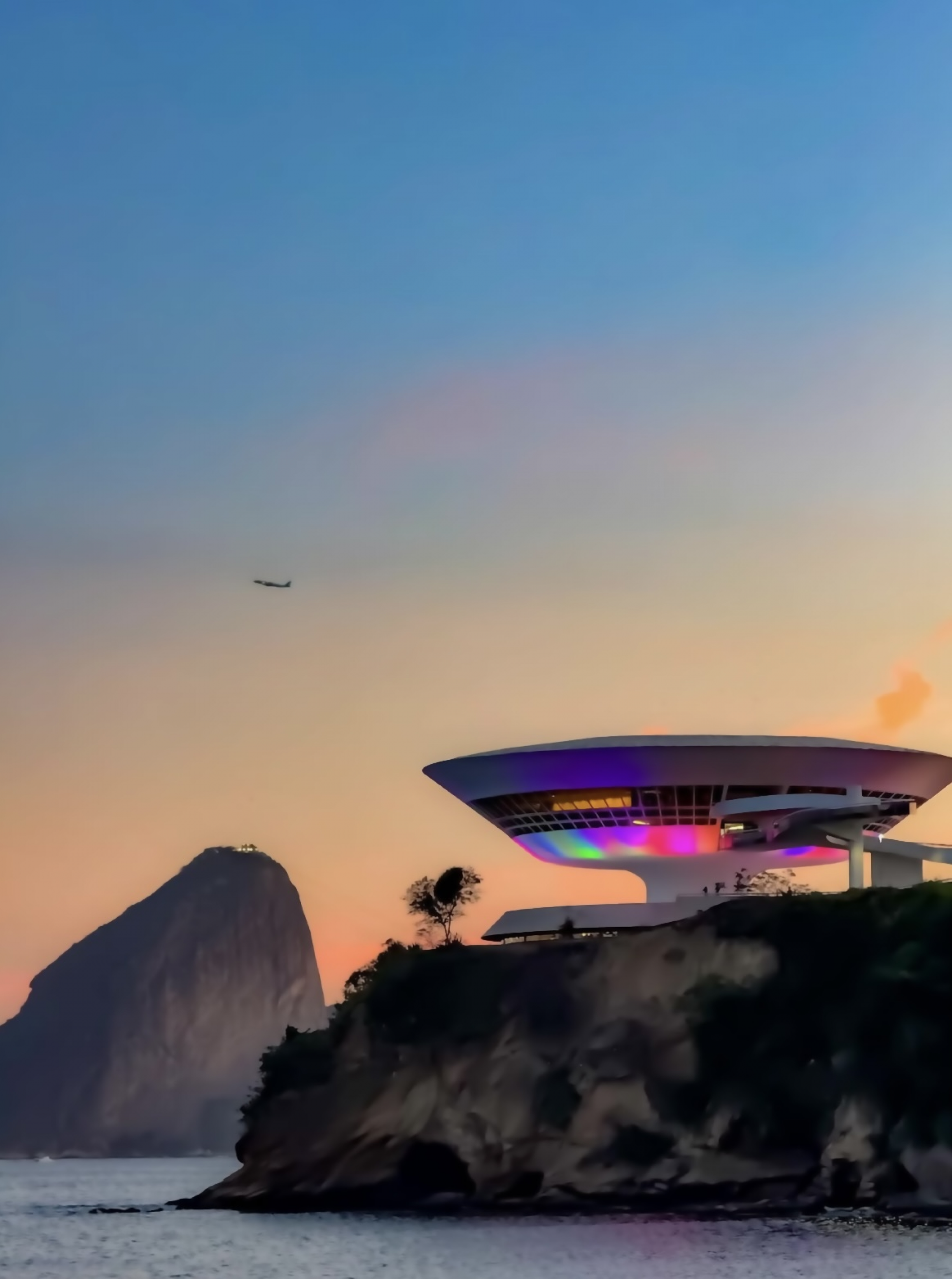 MAC Niterói celebra 30 anos como símbolo da arte contemporânea