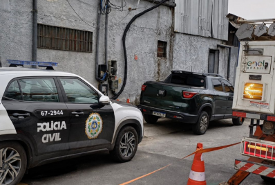 Operação remove ligações clandestinas de energia em supermercado e fábrica de pizzas