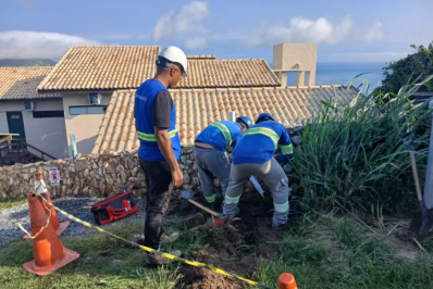 Pousada é autuada por desvio de água no Pontal do Atalaia, em Arraial 