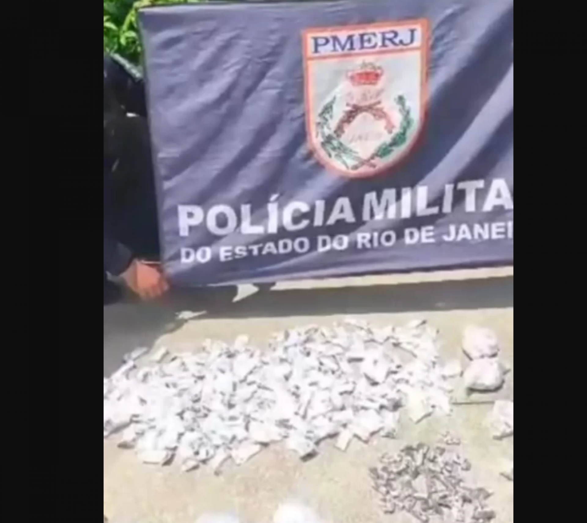 PM apreende mais de 2 mil unidades de drogas em Arraial do Cabo
