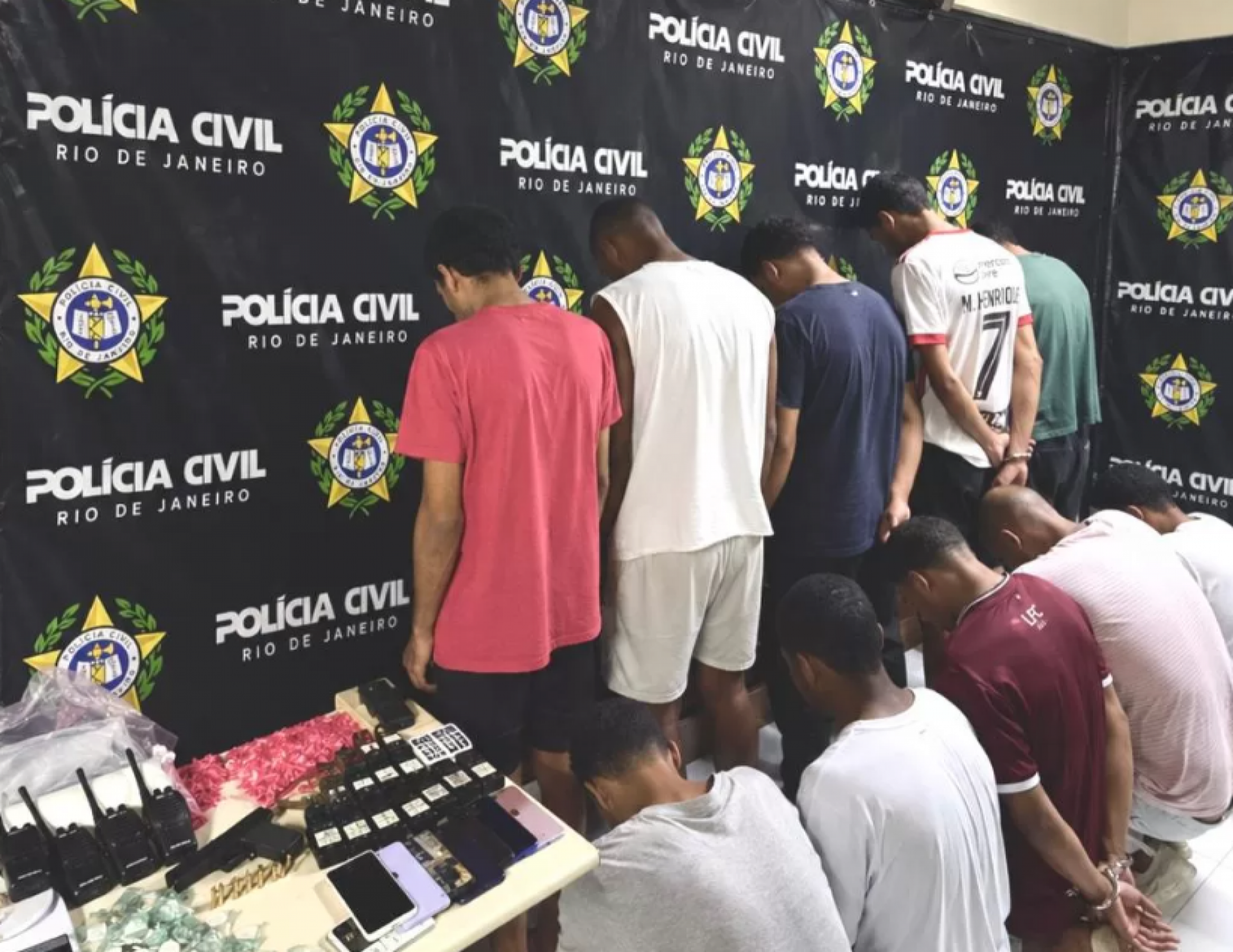 Operação contra o crime organizado prende dez pessoas em Búzios
