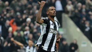 Tottenham x Newcastle: aposte no gol de Isak na bet365